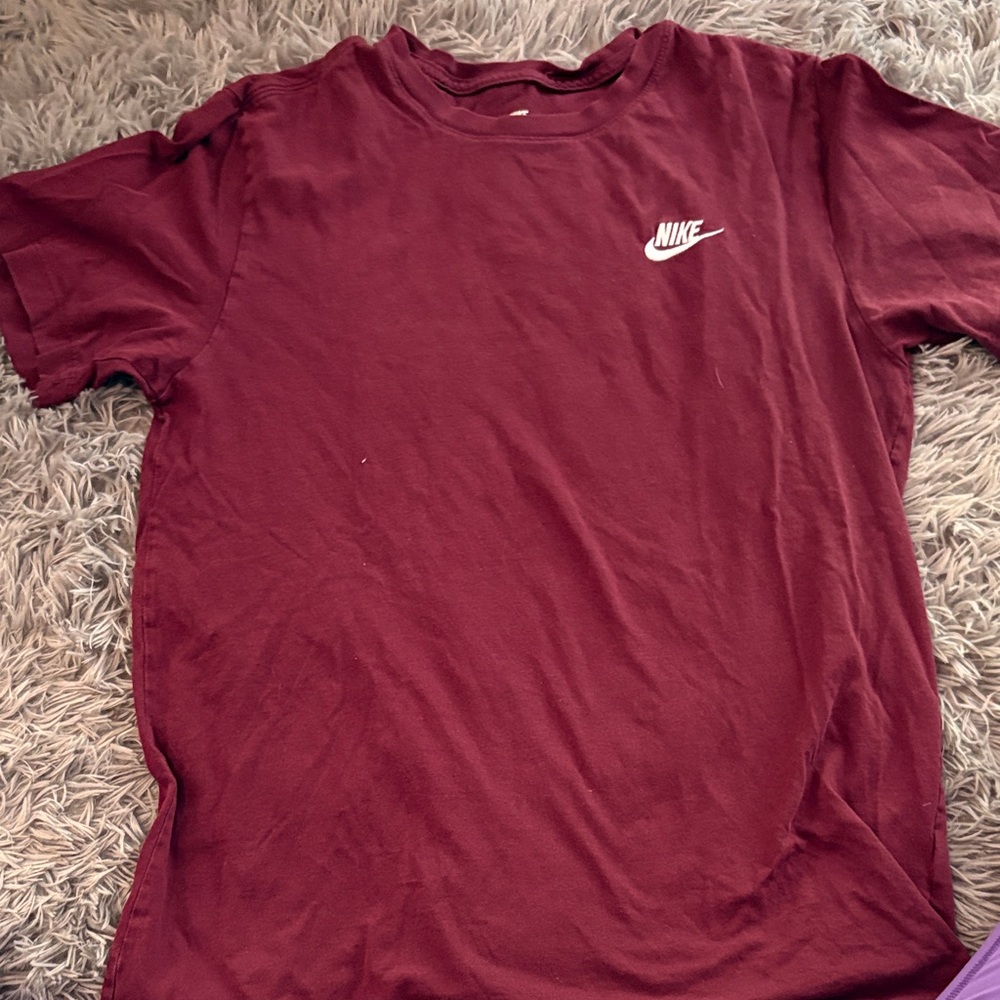 Nike Men's Burgundy Short Sleeve Tee